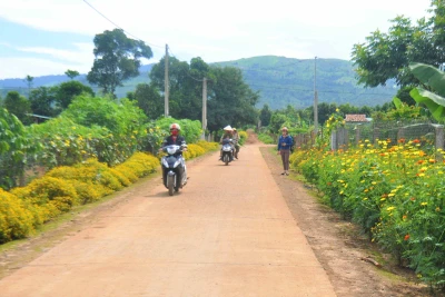 Làng Hreng xanh-sạch-đẹp