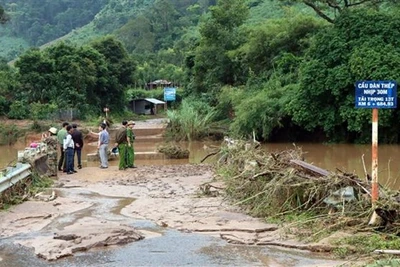 Kon Tum: Cầu treo bị cuốn trôi, gần 1.500 người bị cô lập hoàn toàn