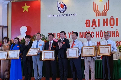 Hội Nhà báo Việt Nam tôn vinh 39 tập thể, cá nhân điển hình tiên tiến trong phong trào thi đua yêu nước giai đoạn 2015-2020