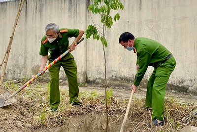 Công an Đak Pơ phát động Tết trồng cây "Đời đời nhớ ơn Bác Hồ"