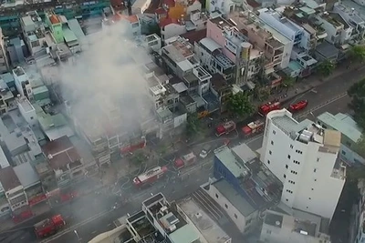 Hỏa hoạn thiêu rụi quán bar ở TPHCM