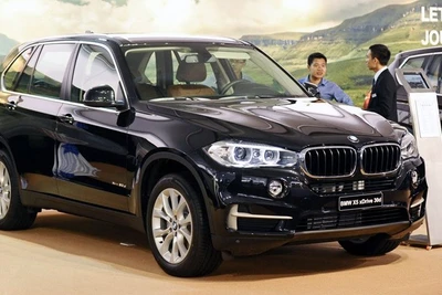 BMW, Mercedes giảm giá 50%: Điều quyết định đang đươc mong chờ