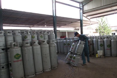 Gas tăng thêm 12.000 đồng/bình