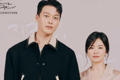 Song Hye Kyo đẹp nền nã, sánh đôi bên mỹ nam ra mắt phim mới