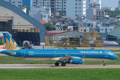 Hạ cánh khẩn cấp, Vietnam Airlines cứu mạng 2 hành khách