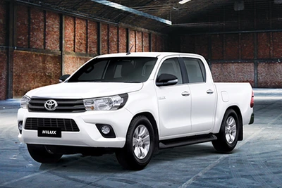 Toyota Hilux 2017 bỏ động cơ 2.8, giá từ 631 triệu đồng