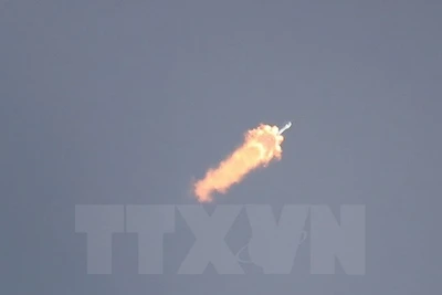 Một động cơ tên lửa của SpaceX nổ trong khi thử nghiệm