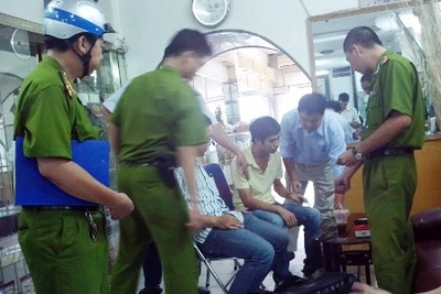 Giả danh phóng viên VTV tống tiền doanh nghiệp