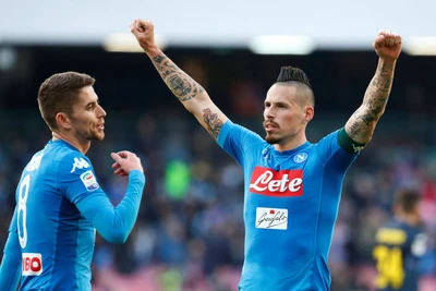 Hamsik giúp Napoli vô địch lượt đi Serie A