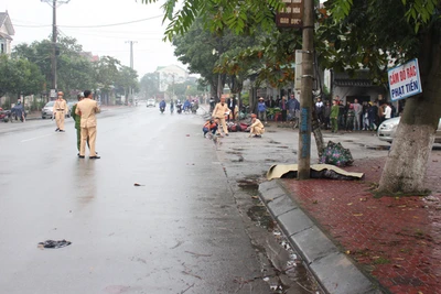 Tông người phụ nữ, thanh niên đi xe máy bay lên vỉa hè tử vong