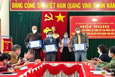 Mang Yang gặp mặt người có uy tín tiêu biểu trong các tôn giáo