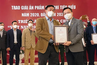 Báo Gia Lai đạt giải A bìa báo Tết ấn tượng 2021