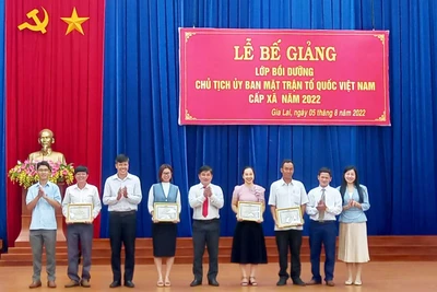 Bế giảng lớp bồi dưỡng chức danh Chủ tịch Ủy ban MTTQ Việt Nam cấp xã năm 2022