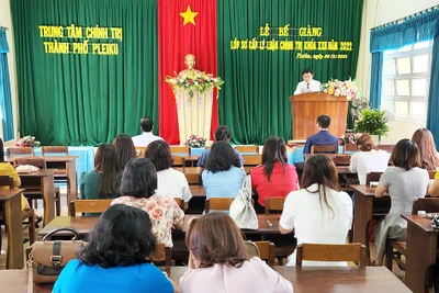 Pleiku: 39 học viên hoàn thành lớp sơ cấp lý luận chính trị