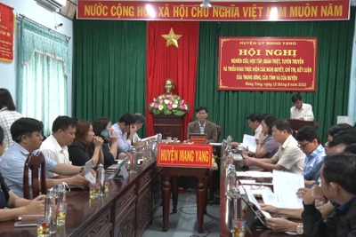 Học tập, nghiên cứu, quán triệt và triển khai thực hiện các văn bản của Trung ương và địa phương