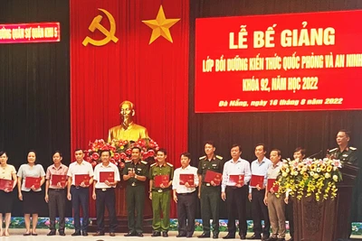 Gia Lai: 18 cán bộ hoàn thành chương trình bồi dưỡng kiến thức quốc phòng và an ninh đối tượng 2