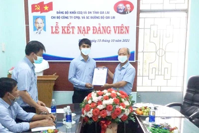 Quan tâm phát triển đảng viên trong doanh nghiệp