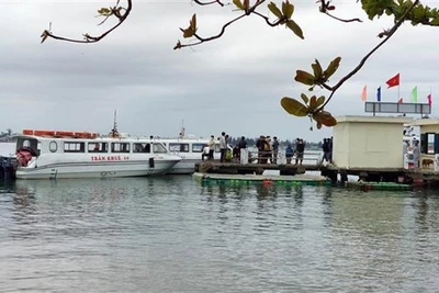 Vụ chìm canô du lịch trên biển Cửa Đại: 13 người đã tử vong