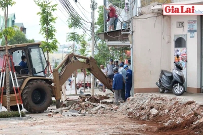 TP. Pleiku tập trung xử lý lấn chiếm vỉa hè, lòng đường