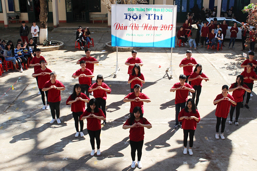 Đoàn trường THPT Phan Bội Châu: Tạo hứng thú cho học sinh