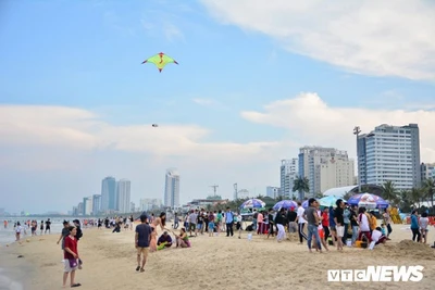 Buộc xuất cảnh người nước ngoài hướng dẫn du lịch 'chui' ở Đà Nẵng