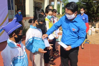 "Một triệu ly sữa" cho trẻ em có hoàn cảnh khó khăn