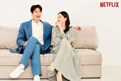 Lee Min Ho gây sốt vì lần đầu đăng ảnh chụp cùng bạn diễn