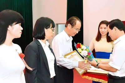 Tiếp tục đẩy mạnh học tập và làm theo Bác