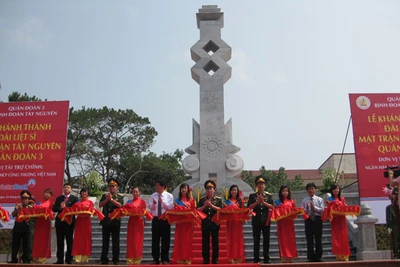 Khánh thành tượng đài liệt sĩ Mặt trận Tây Nguyên-Quân đoàn 3