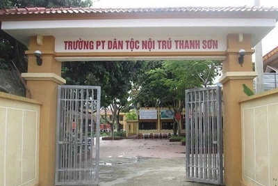 Nghi vấn hiệu trưởng lạm dụng tình dục học sinh nam