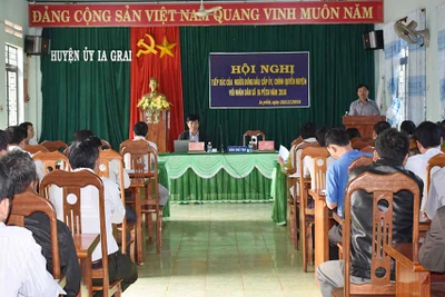 Lãnh đạo huyện Ia Grai đối thoại với người dân