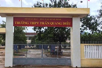 Học sinh dùng gậy đánh thầy giáo nhập viện đã trình diện công an