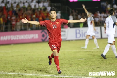 Đánh bại Philippines, tuyển Việt Nam tiến gần chung kết AFF Cup sau 10 năm