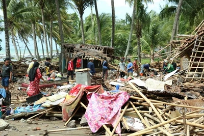 Sóng thần tại Indonesia: Người dân vùng thiên tai bắt đầu trở về nhà