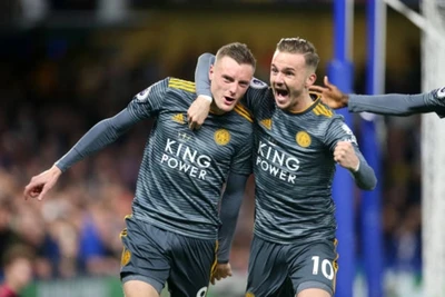 Vardy tỏa sáng, Leicester City kéo sập pháo đài Stamford Bridge