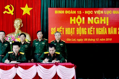 Binh đoàn 15 và Học viện Lục quân sơ kết hoạt động kết nghĩa