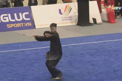 Nóng: VĐV Văn Phương môn Wushu chấn thương nặng, được bế ra khỏi sàn đấu