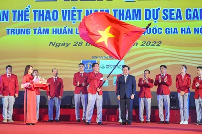 Thượng cờ Việt Nam và các nước dự SEA Games 31 tại sân Mỹ Đình