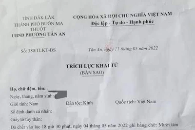 Bất ngờ mẹ đi khai tử cho con trai 3 tuổi dù còn sống