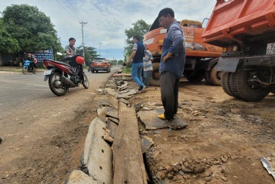 Đắk Lắk: Dân 'kêu trời' về tấm đan mương thoát nước dự án gần 80 tỉ đồng