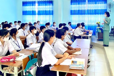 Quan tâm hỗ trợ học sinh lựa chọn môn học ở lớp 10