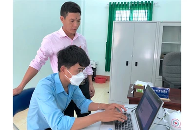 Đăng ký thi tốt nghiệp THPT trực tuyến: Chủ động hỗ trợ học sinh vùng khó