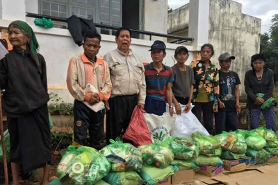 Tặng trên 250 phần quà cho đồng bào khó khăn tại xã Ia Chía