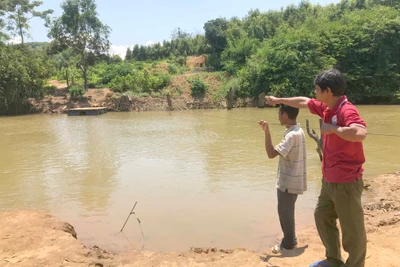 Dân làng H'De mong lắm một cây cầu!