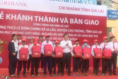 Bàn giao công trình trường học ở xã Ia Lâu