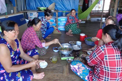 Xuân yên bình ở làng chài trên núi