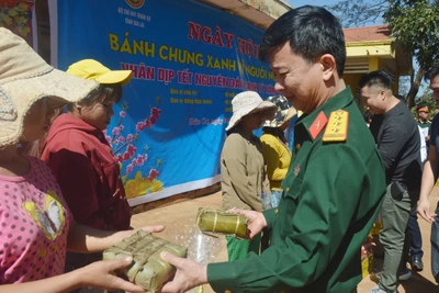 Tổ chức "Ngày hội Bánh chưng xanh vì người nghèo"