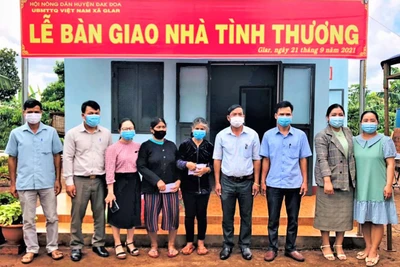 Đak Đoa: Bàn giao nhà tình thương cho phụ nữ khiếm thị