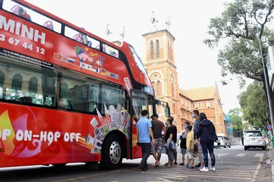 Cà phê, nhà hàng, du lịch ngóng hỗ trợ để tái xuất