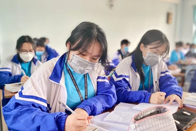 Pleiku: Học sinh "vùng xanh" rộn ràng đến trường